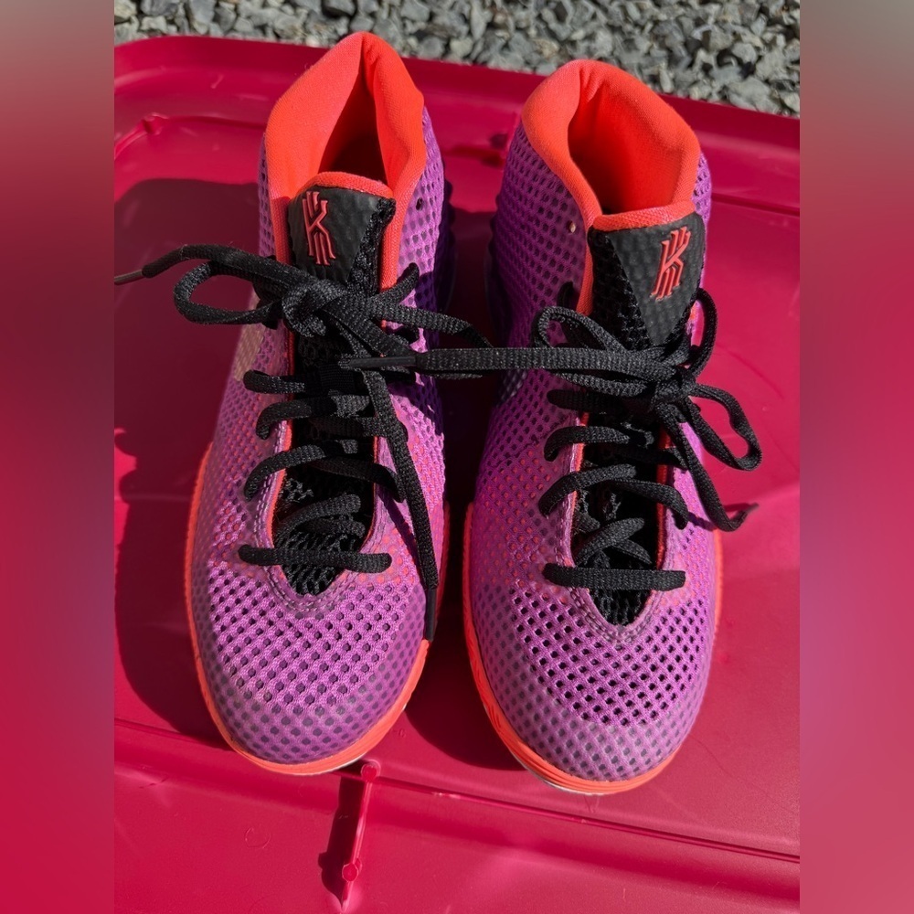 Nike 2014 High Top Basketball Shoes Kyrie 1 Y6 Easter Berry Sneakers breathable